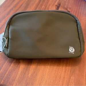 Lululemon green everywhere beltbag 2l
